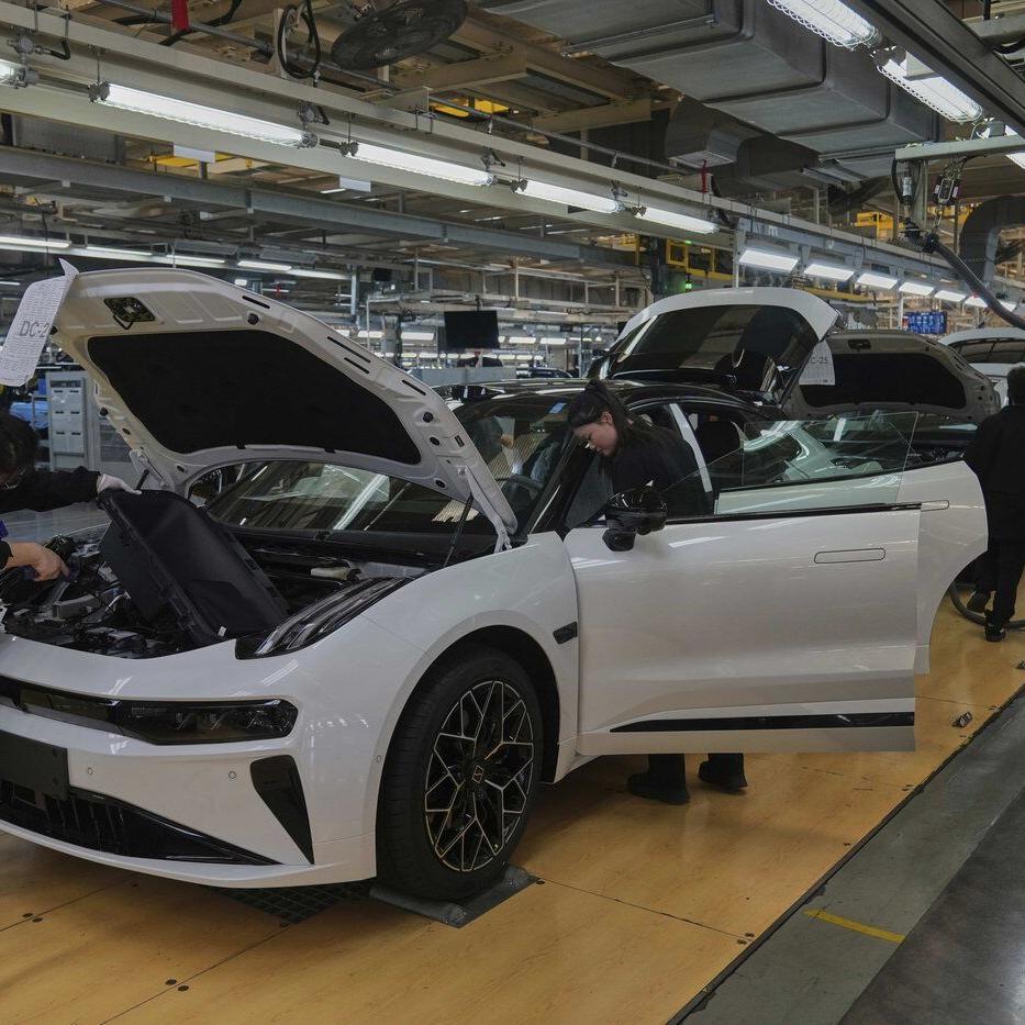 US and global economic outlook deteriorates in Trump trade war, IMF says